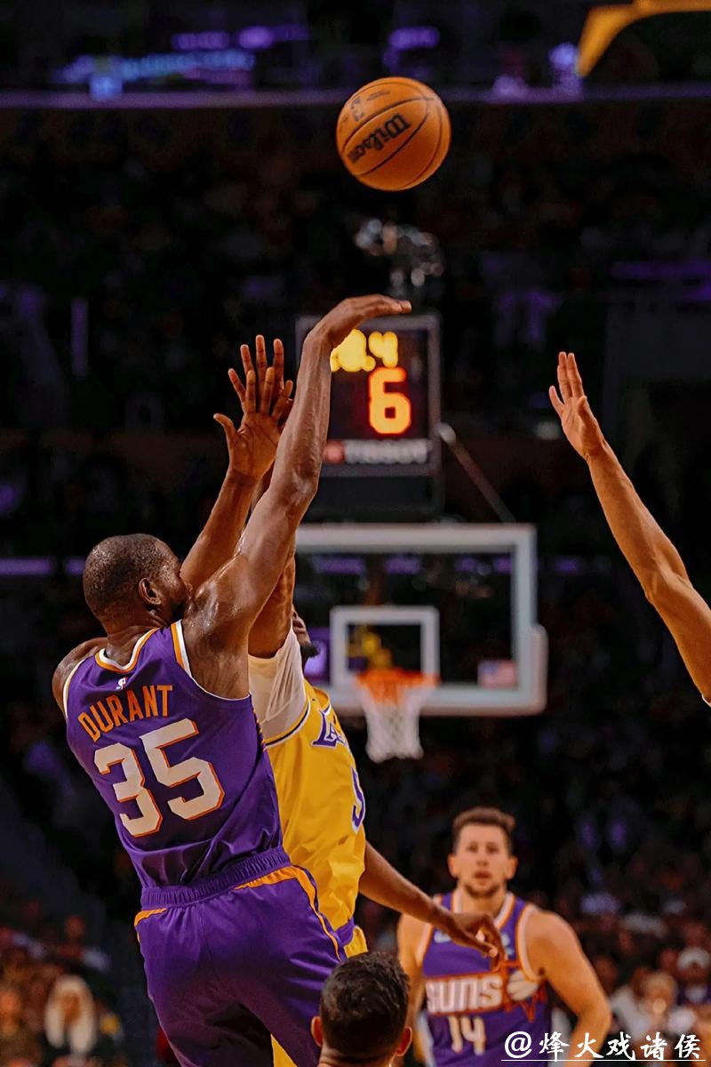 杜兰特30分詹姆斯14中3 湖人不敌太阳止三连胜 杜兰特30分詹姆斯14中3 湖人不敌太阳止三连胜