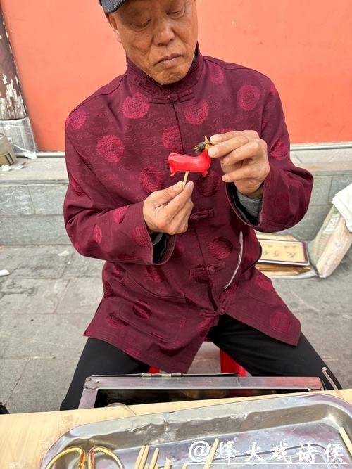 年轻人在非遗中“寻味中国年” 年轻人在非遗中“寻味中国年”