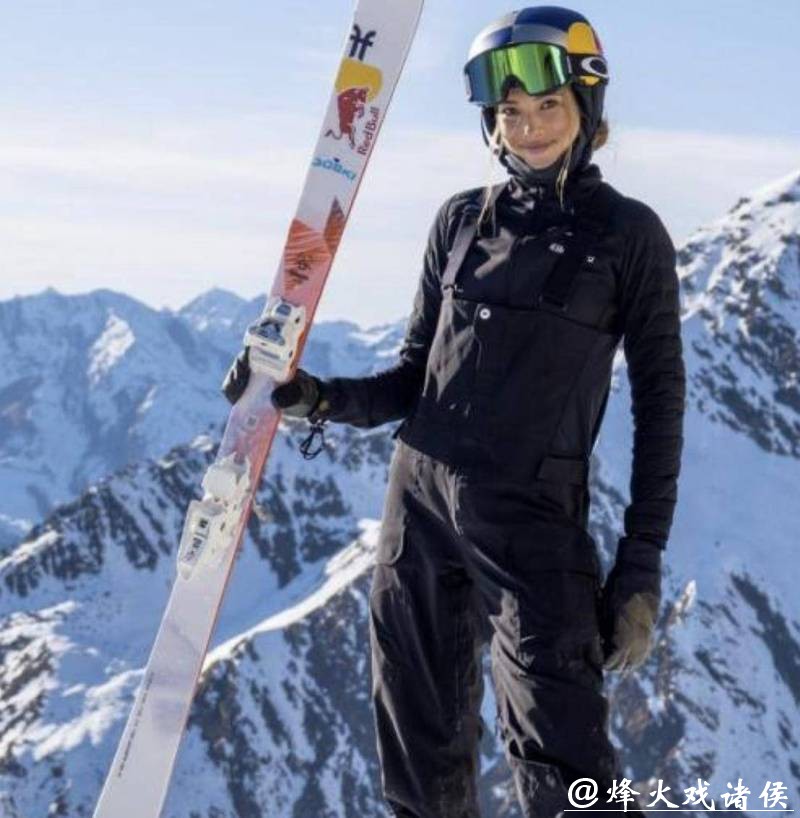 谷爱凌领奖前赶紧补个妆，真正的勇敢是科学回归